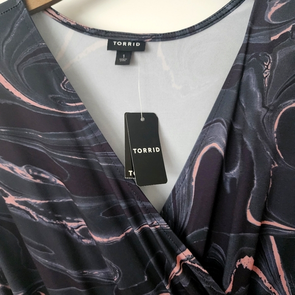 Torrid Plus-size Faux Wrap Dress Gray, Pink & Black Swirls. Size 1X - Picture 3 of 16